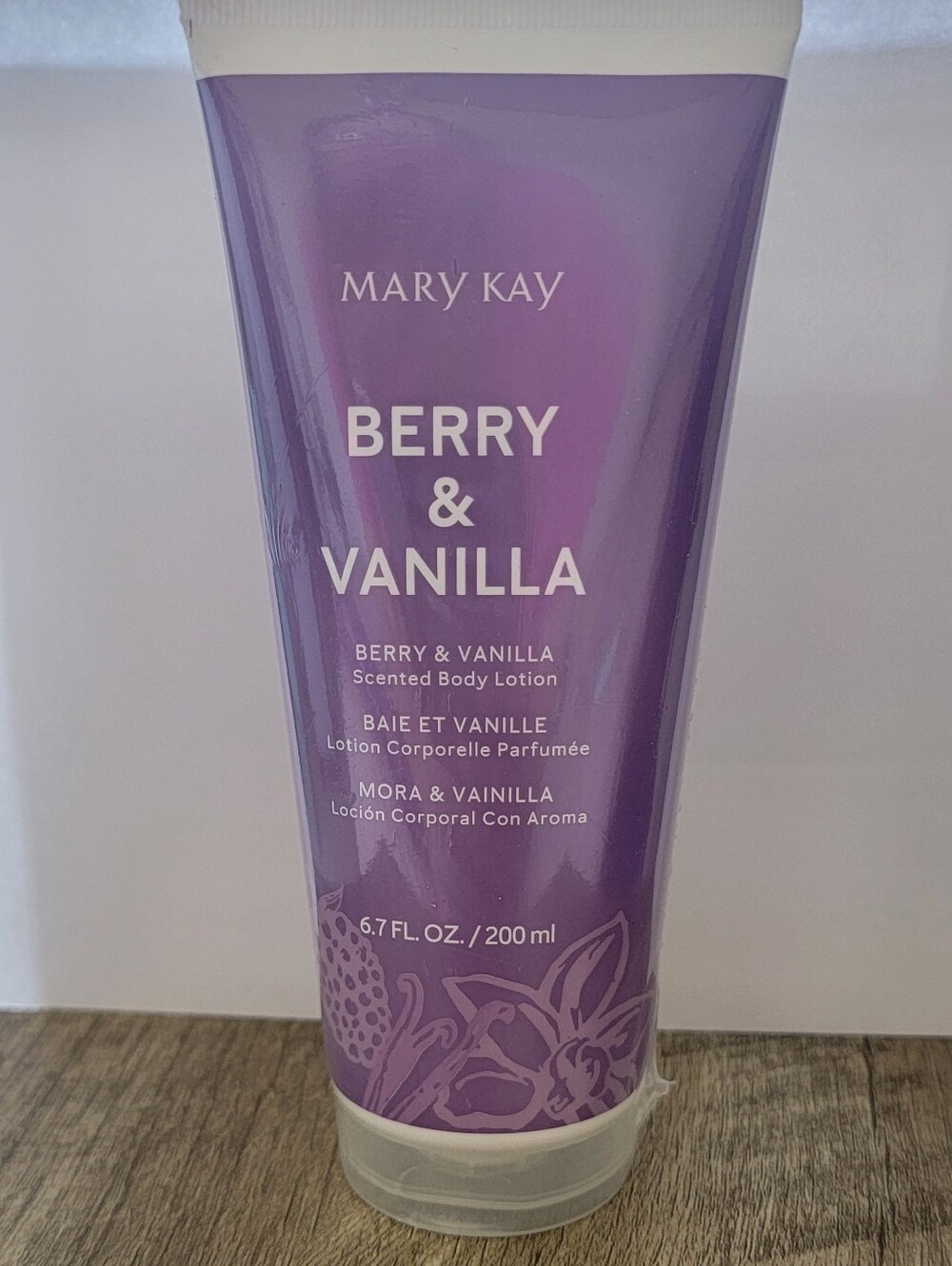 Mary Kay Berry & Vanilla Body Lotion in Purple. Still In Plastic